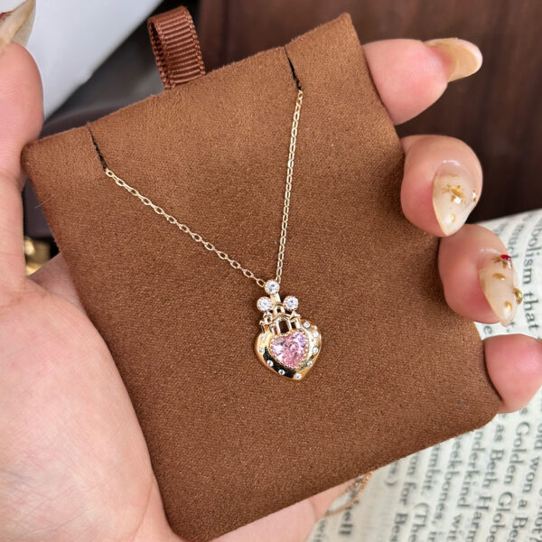 French Romantic Dreamy Heart Castle Copper Necklace Light Luxury Fashion High End Niche Sweet Clavicle Fashion Jewelry