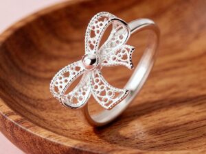 New High End Copper Lace Bow Ring Elegant Fashionable Small Scale Design Exquisite Wedding Gift Finger Ring Accessory Wholesale