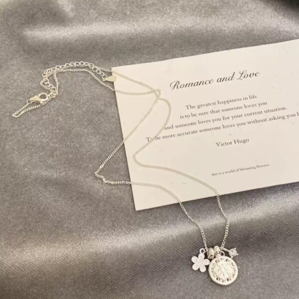High End Flower Compass Collarbone Necklace Women Luxurious Unique Simple Exquisite Accessories Wholesale Copper Fashion Jewelry