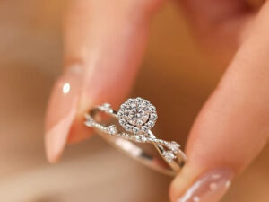 New Fashionable High End Women's Copper Zircon Fashion Ring Shape Exquisite Light Luxury Design Unique Proposal Birthday Gift