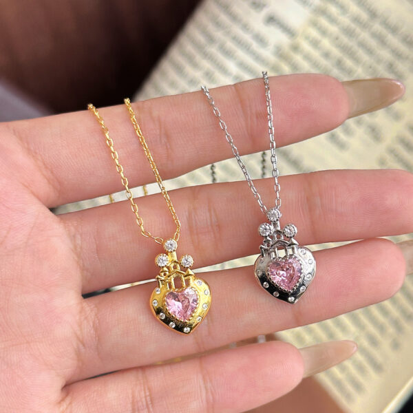 French Romantic Dreamy Heart Castle Copper Necklace Light Luxury Fashion High End Niche Sweet Clavicle Fashion Jewelry